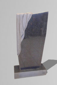 Памятник «Плащ»