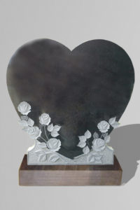 Памятник «Сердце/розы внизу»